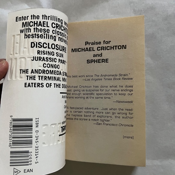 BARGAIN: Four (4) books: 3 by Michael Crichton and 1 by John Grisham - Picture 13 of 16